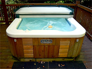 Lodge On Iron Mountain - Log Cabin Hot Tub